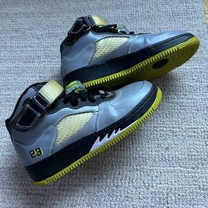 JORDAN FUSION 5 - BRIGHT CACTUS. SIZE 5.5 YOUTH.